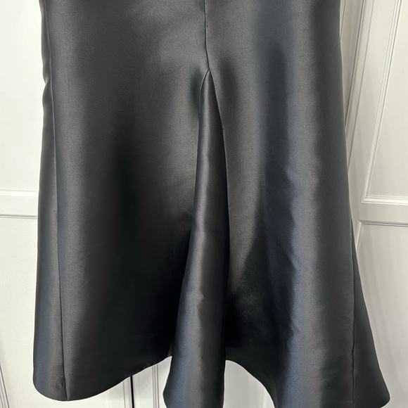 Peplum, lace and taffeta gown - Picture 11 of 15